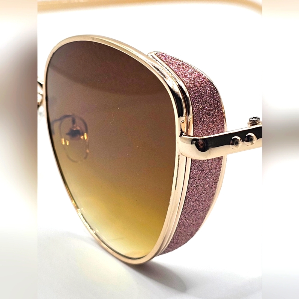Glamorous Pink and Gold Cat-Eye Sunglasses with Gradient Lenses